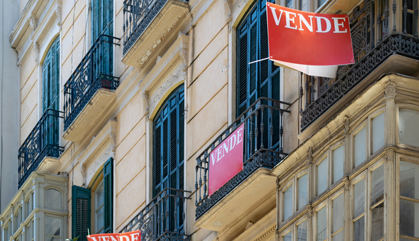 Qué implicaciones tiene la NOM 247 en la actividad de los corredores inmobiliarios?