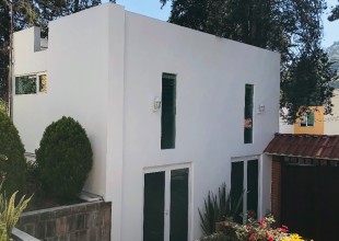 Foto fachada principal en Las Aguilas beleta